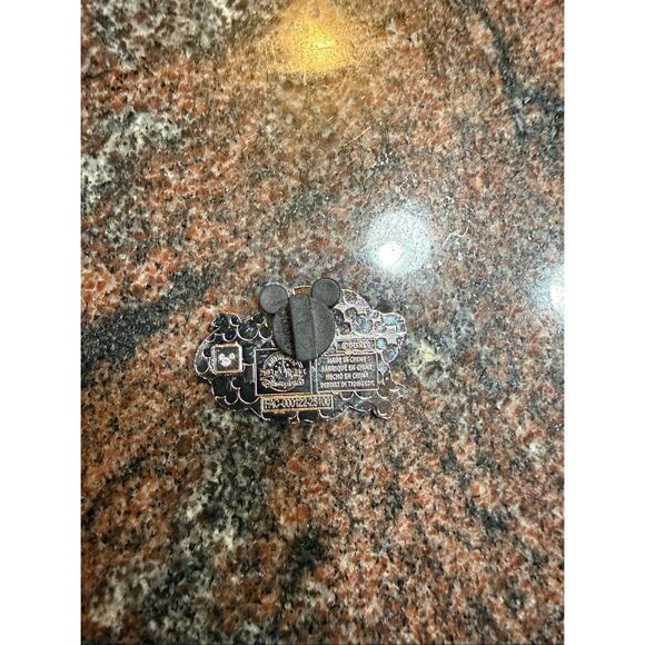 Disney Fantasy Flights Mystery Pin Pack- Accordion Owl - Picture 3 of 3